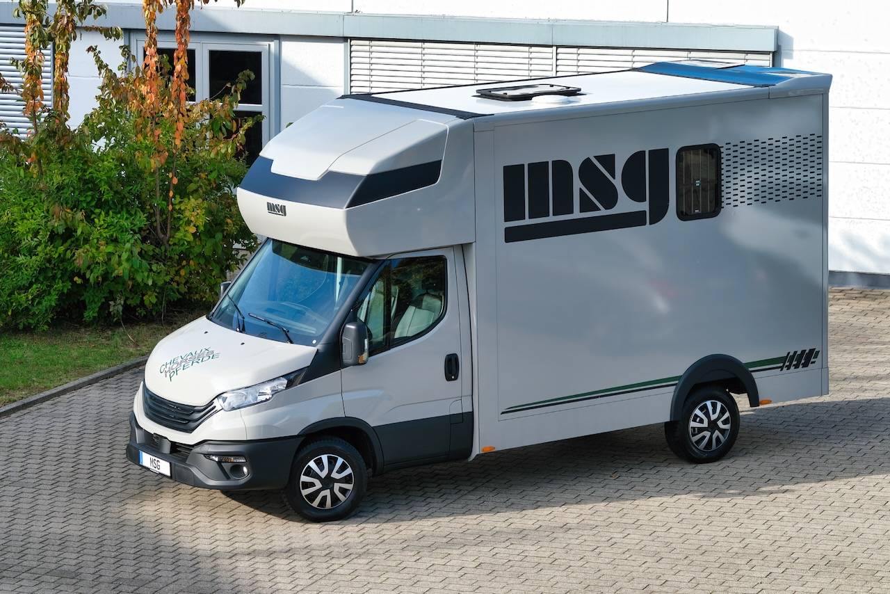Kleine paardenvrachtwagen (B rijbewijs) Iveco IVECO DAILY 35S210 HI-MATIC MSG STALLION LIGHT 2026 Nieuw