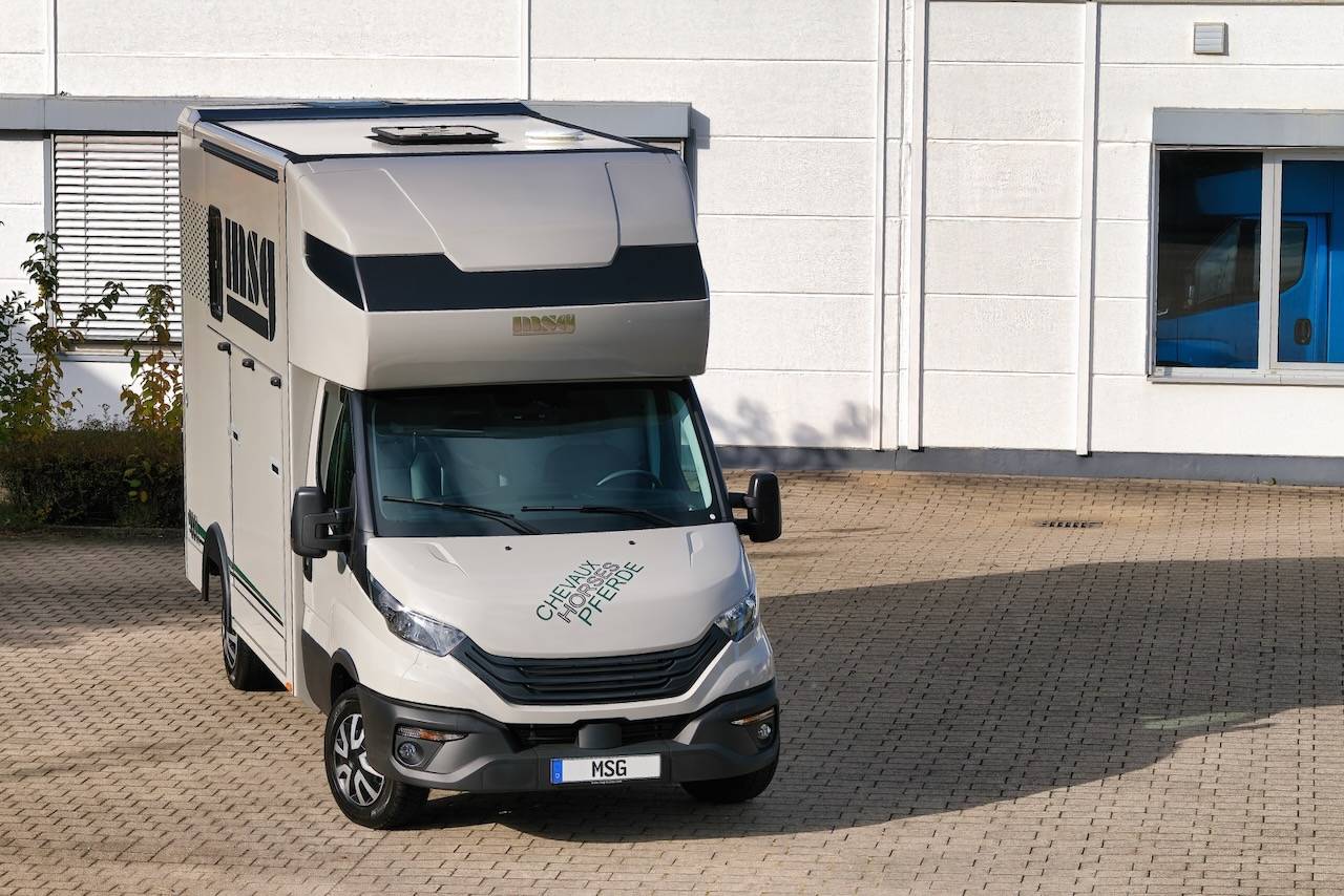 Kleine paardenvrachtwagen (B rijbewijs) Iveco IVECO DAILY 35S210 HI-MATIC MSG STALLION LIGHT 2026 Nieuw
