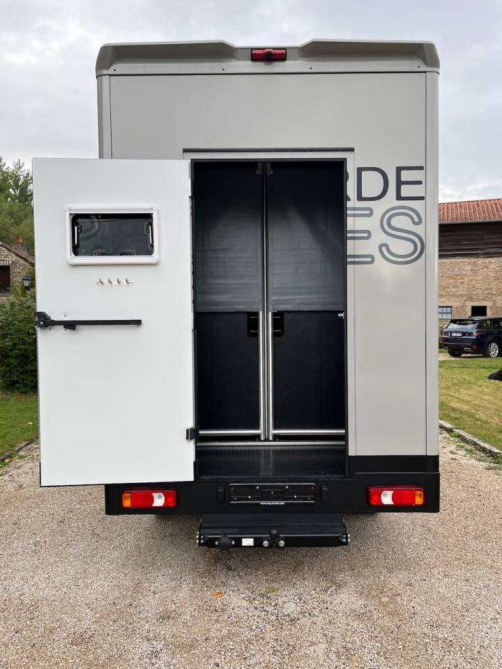 Kleine paardenvrachtwagen (B rijbewijs) Iveco IVECO DAILY 35S210 HI-MATIC MSG STALLION LIGHT 2026 Nieuw