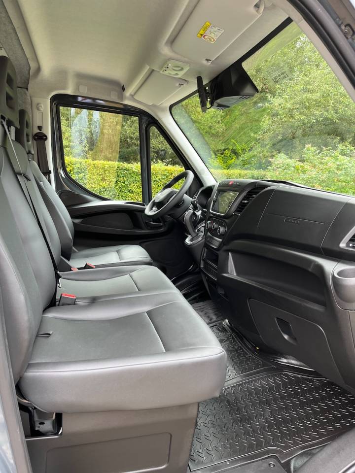 Kleine paardenvrachtwagen (B rijbewijs) Iveco IVECO DAILY 35S210 HI-MATIC MSG STALLION LIGHT 2026 Nieuw