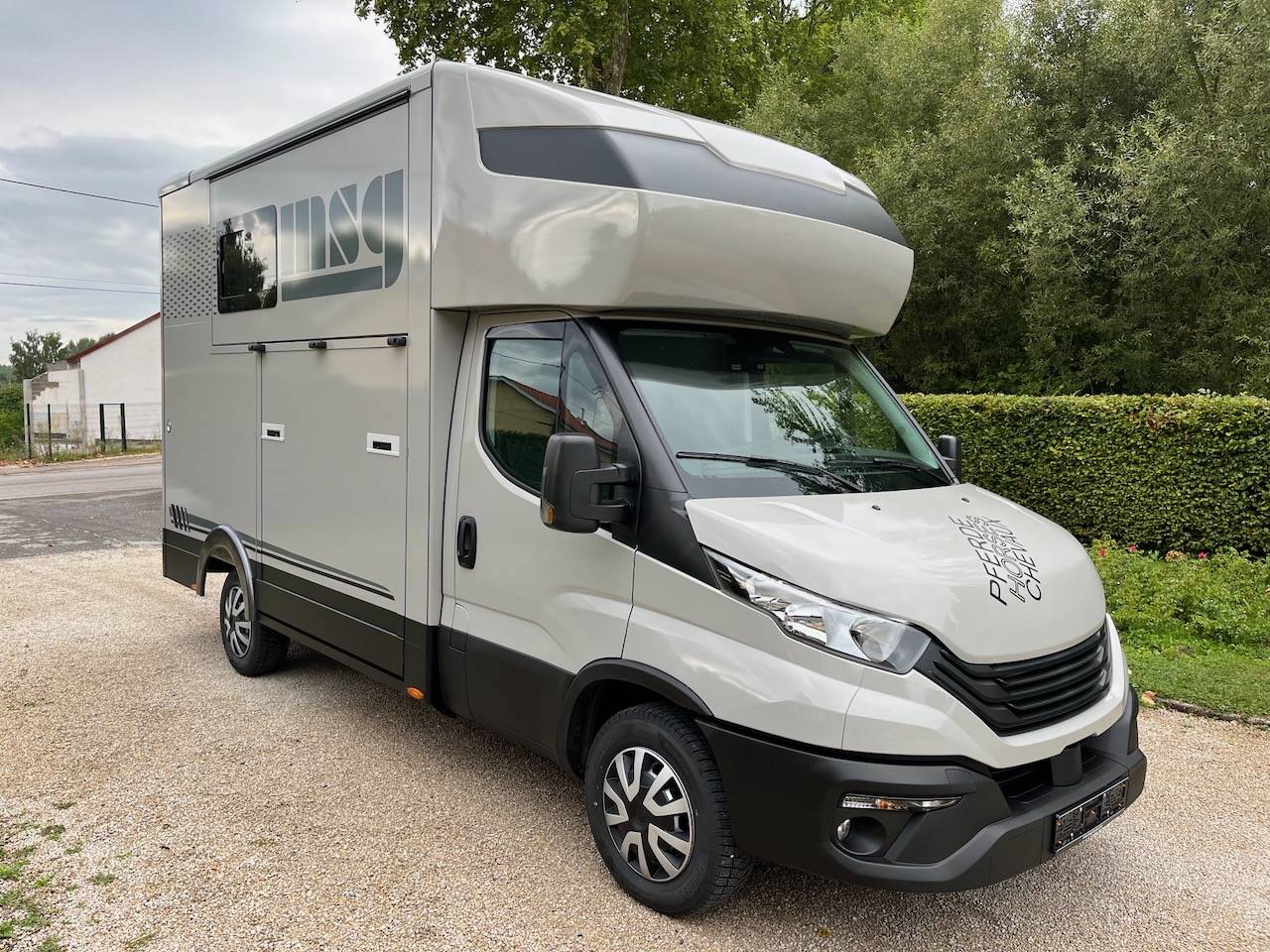 Kleine paardenvrachtwagen (B rijbewijs) Iveco IVECO DAILY 35S210 HI-MATIC MSG STALLION LIGHT 2026 Nieuw