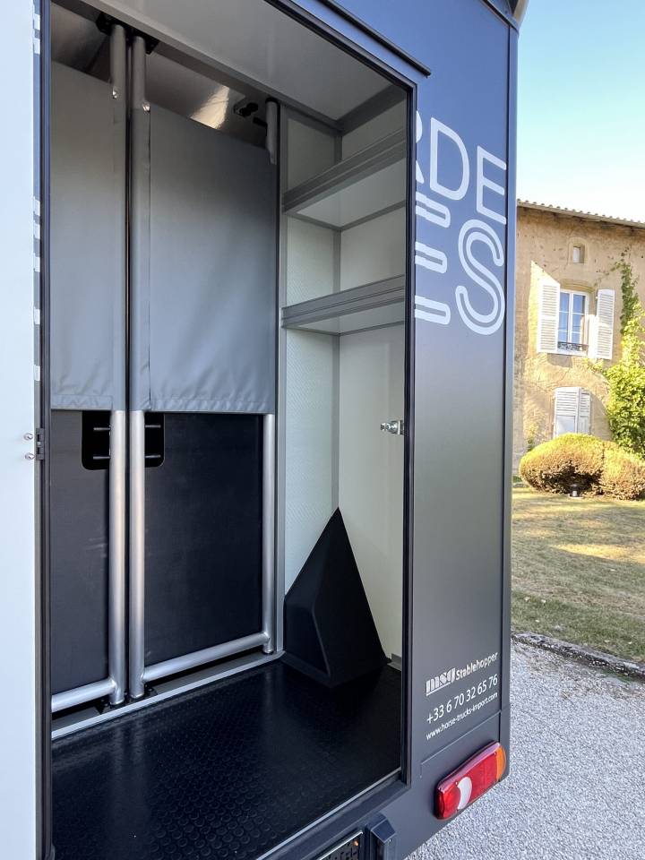 Kleine paardenvrachtwagen (B rijbewijs) Peugeot PEUGEOT BOXER BLUEHDI 165 MSG STALLION LIGHT 2025 Tweedehands