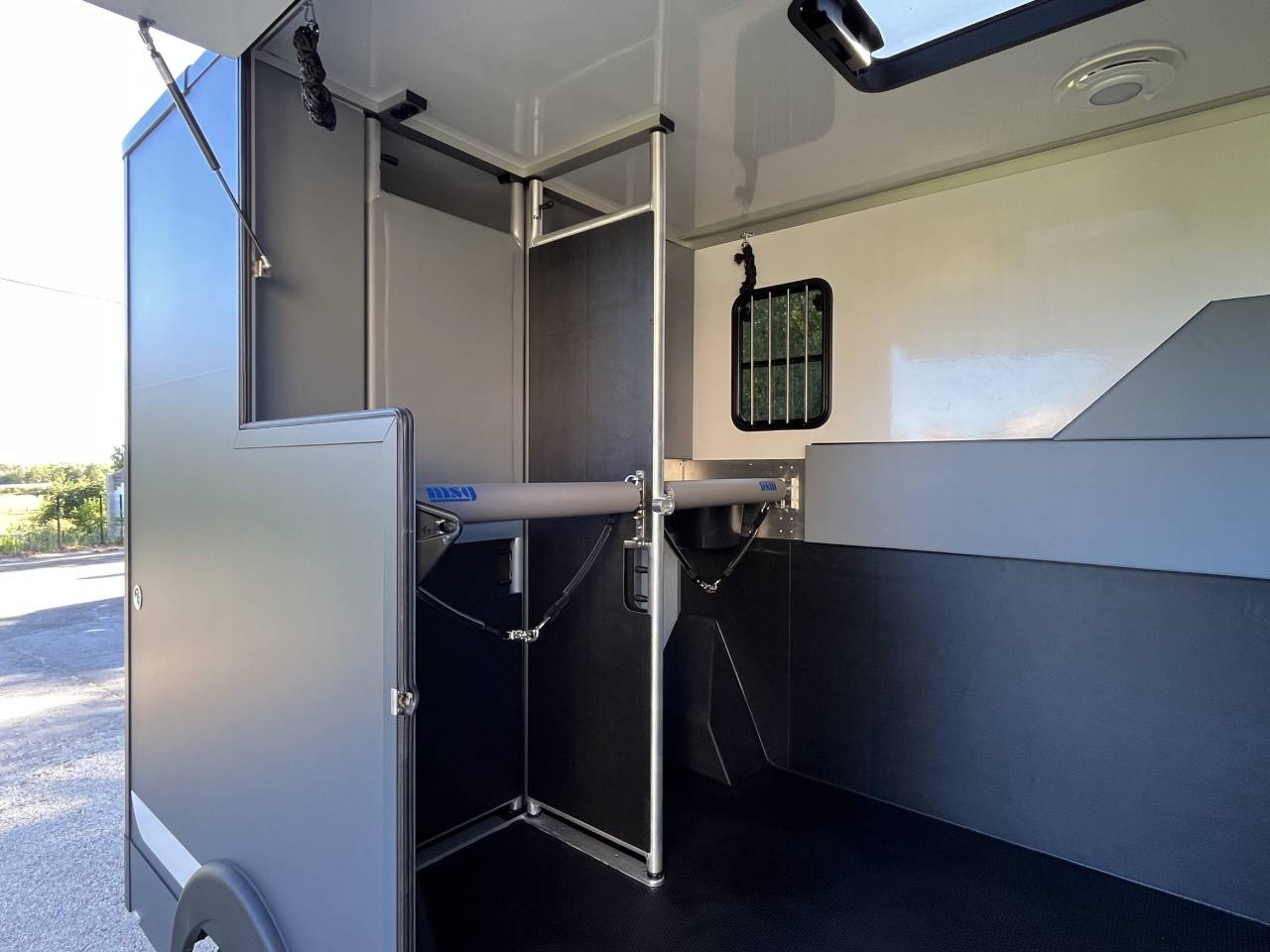 Kleine paardenvrachtwagen (B rijbewijs) Peugeot PEUGEOT BOXER BLUEHDI 165 MSG STALLION LIGHT 2025 Tweedehands