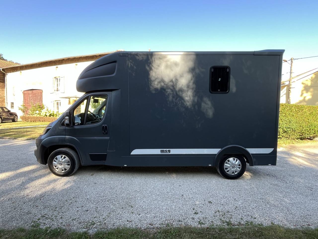 Kleine paardenvrachtwagen (B rijbewijs) Peugeot PEUGEOT BOXER BLUEHDI 165 MSG STALLION LIGHT 2025 Tweedehands