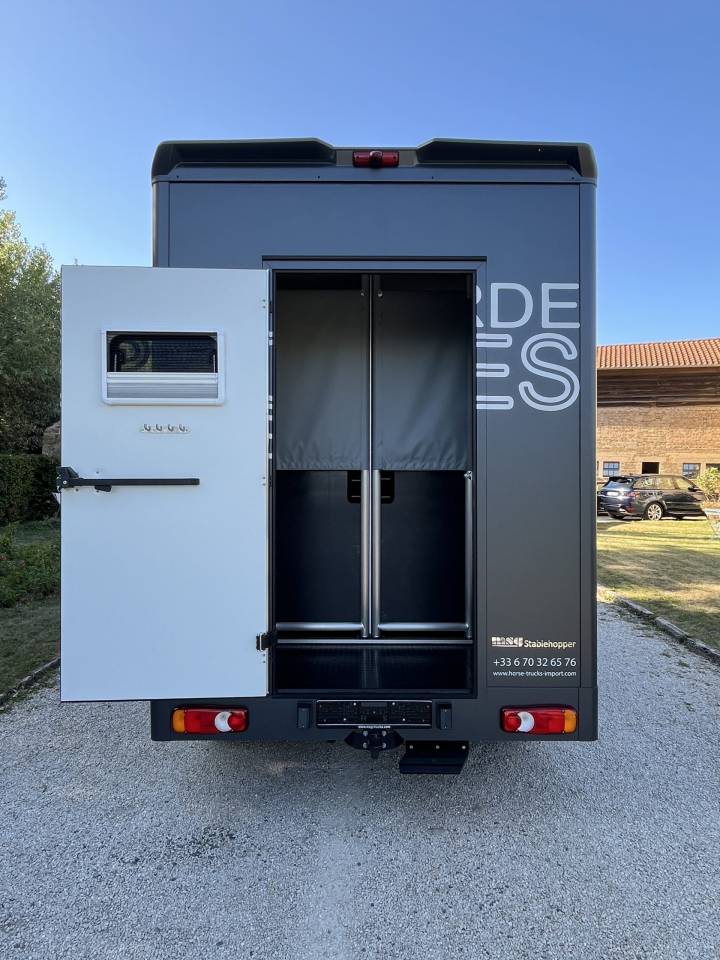 Kleine paardenvrachtwagen (B rijbewijs) Peugeot PEUGEOT BOXER BLUEHDI 165 MSG STALLION LIGHT 2025 Tweedehands