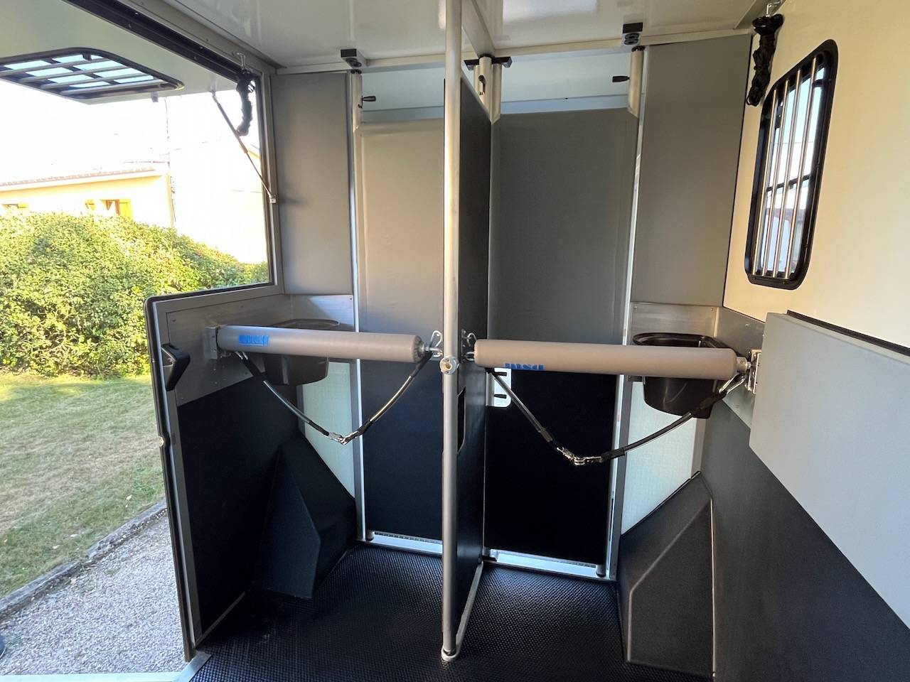 Kleine paardenvrachtwagen (B rijbewijs) Peugeot PEUGEOT BOXER BLUEHDI 165 MSG STALLION LIGHT  Tweedehands