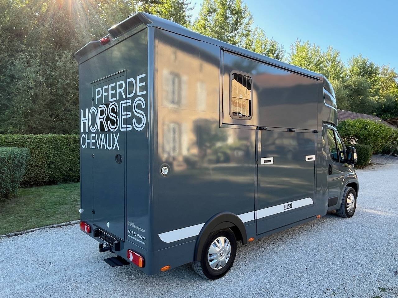 Kleine paardenvrachtwagen (B rijbewijs) Peugeot PEUGEOT BOXER BLUEHDI 165 MSG STALLION LIGHT  Tweedehands