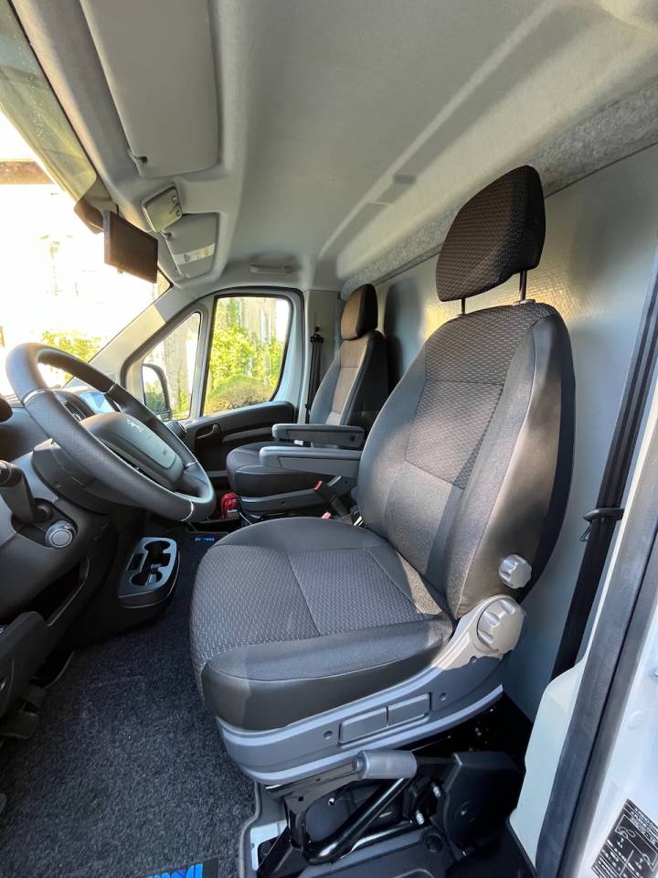 Kleine paardenvrachtwagen (B rijbewijs) Peugeot PEUGEOT BOXER BLUEHDI 165 MSG STALLION LIGHT  Tweedehands
