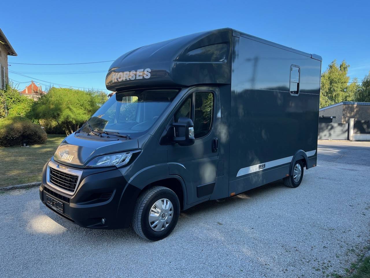 Kleine paardenvrachtwagen (B rijbewijs) Peugeot PEUGEOT BOXER BLUEHDI 165 MSG STALLION LIGHT  Tweedehands