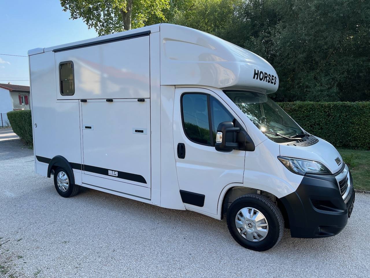 Kleine paardenvrachtwagen (B rijbewijs) Peugeot PEUGEOT BOXER BLUEHDI 165 MSG STALLION LIGHT 2025 Tweedehands
