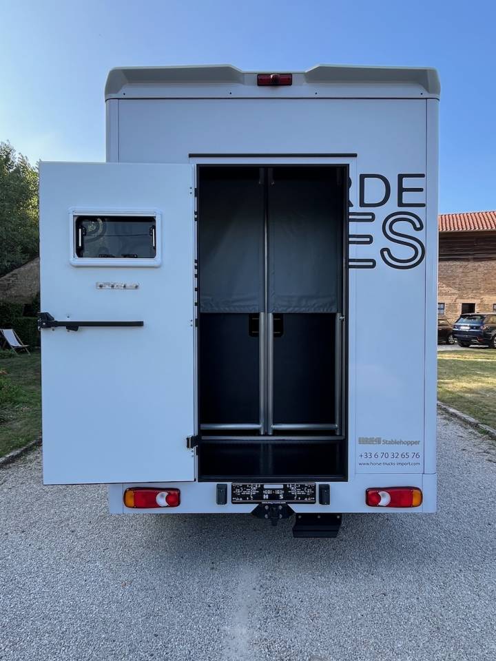Kleine paardenvrachtwagen (B rijbewijs) Peugeot PEUGEOT BOXER BLUEHDI 165 MSG STALLION LIGHT 2025 Tweedehands