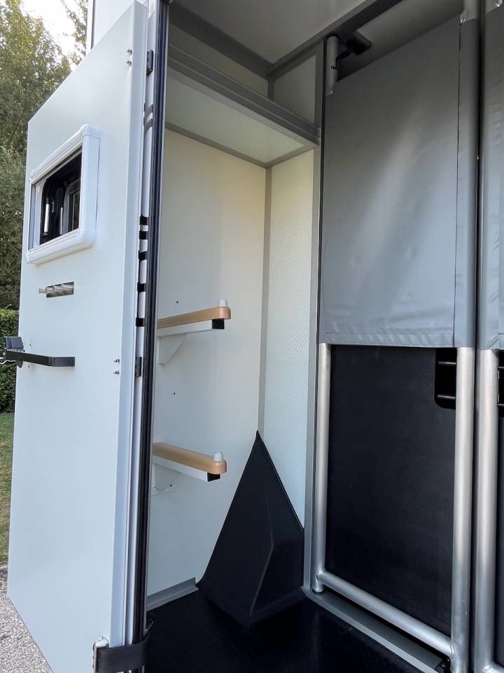 Kleine paardenvrachtwagen (B rijbewijs) Peugeot PEUGEOT BOXER BLUEHDI 165 MSG STALLION LIGHT 2025 Tweedehands