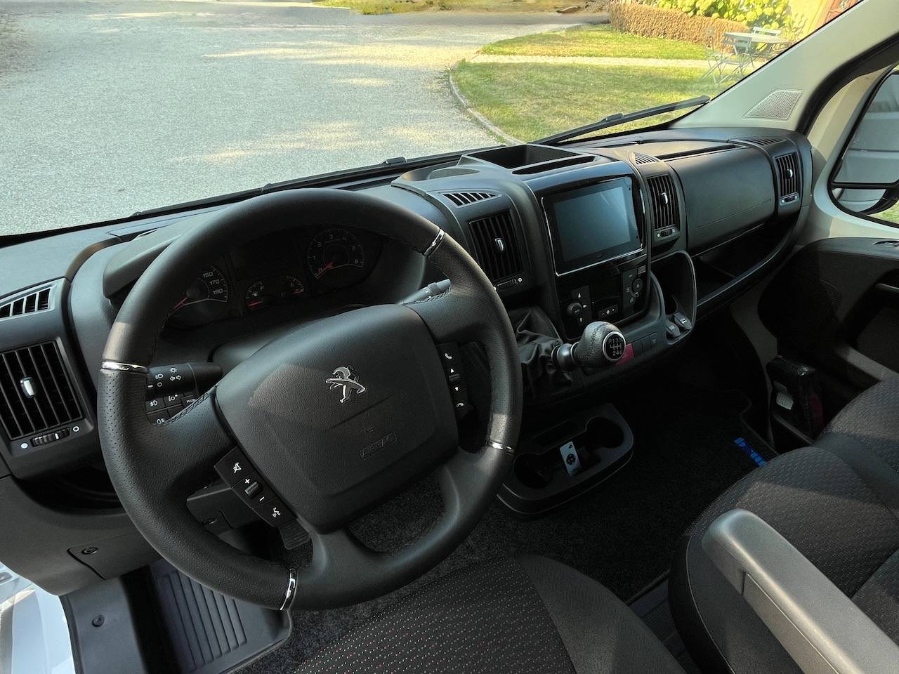 Kleine paardenvrachtwagen (B rijbewijs) Peugeot PEUGEOT BOXER BLUEHDI 165 MSG STALLION LIGHT 2025 Tweedehands