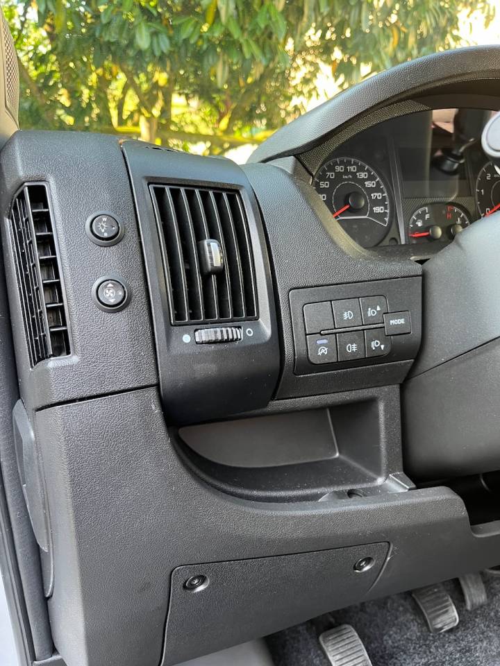 Kleine paardenvrachtwagen (B rijbewijs) Peugeot PEUGEOT BOXER BLUEHDI 165 MSG STALLION LIGHT 2025 Tweedehands