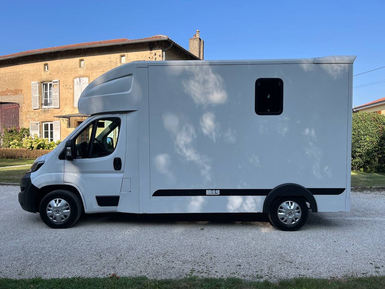 Kleine paardenvrachtwagen (B rijbewijs) Peugeot PEUGEOT BOXER BLUEHDI 165 MSG STALLION LIGHT 2025 Tweedehands