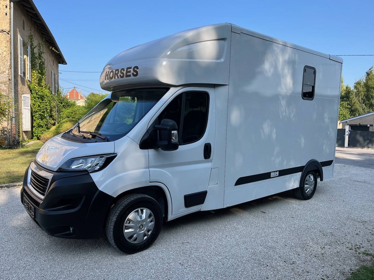 Kleine paardenvrachtwagen (B rijbewijs) Peugeot PEUGEOT BOXER BLUEHDI 165 MSG STALLION LIGHT 2025 Tweedehands