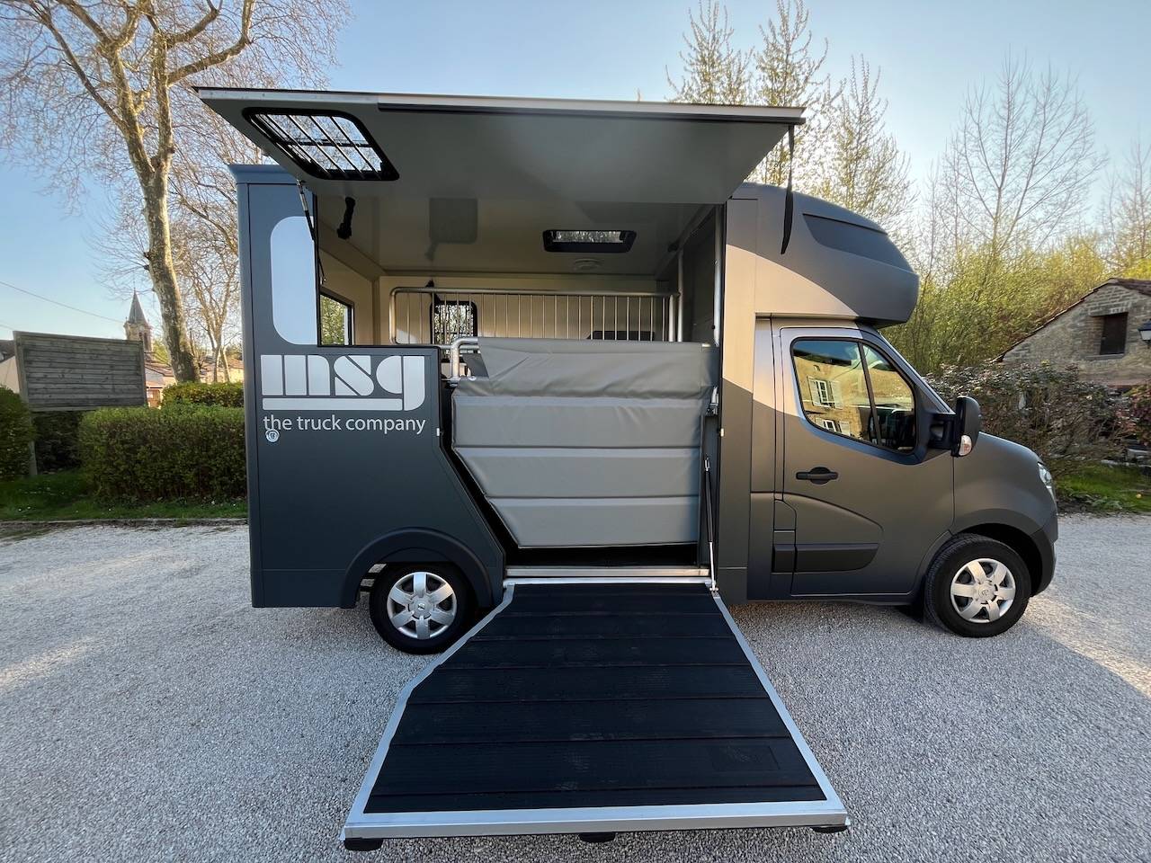 Kleine paardenvrachtwagen (B rijbewijs) Nissan NISSAN INTERSTAR DCI 165 MSG SUPERLIGHT PLUS 2026 Tweedehands