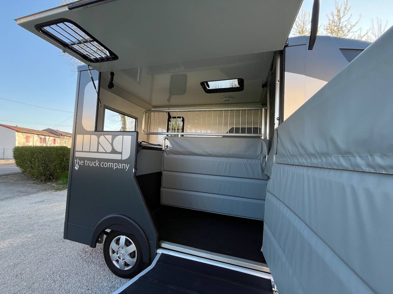 Kleine paardenvrachtwagen (B rijbewijs) Nissan NISSAN INTERSTAR DCI 165 MSG SUPERLIGHT PLUS 2026 Tweedehands