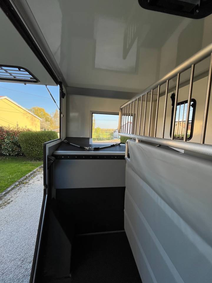 Kleine paardenvrachtwagen (B rijbewijs) Nissan NISSAN INTERSTAR DCI 165 MSG SUPERLIGHT PLUS 2026 Tweedehands