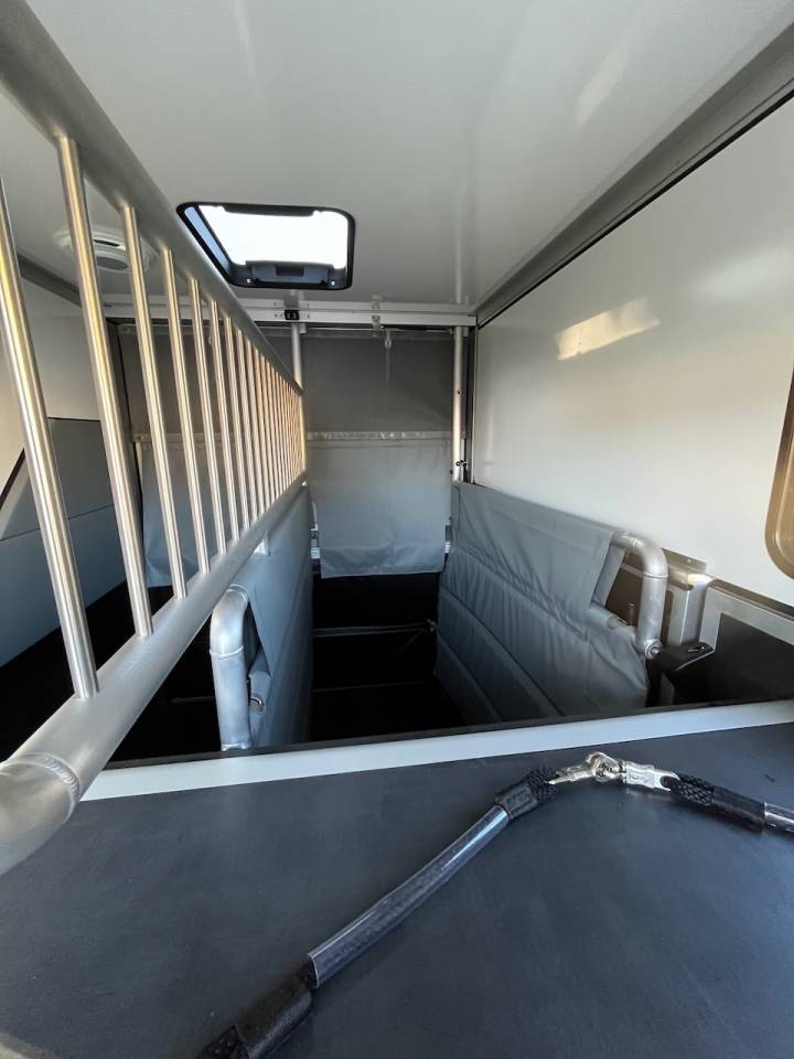 Kleine paardenvrachtwagen (B rijbewijs) Nissan NISSAN INTERSTAR DCI 165 MSG SUPERLIGHT PLUS 2026 Tweedehands