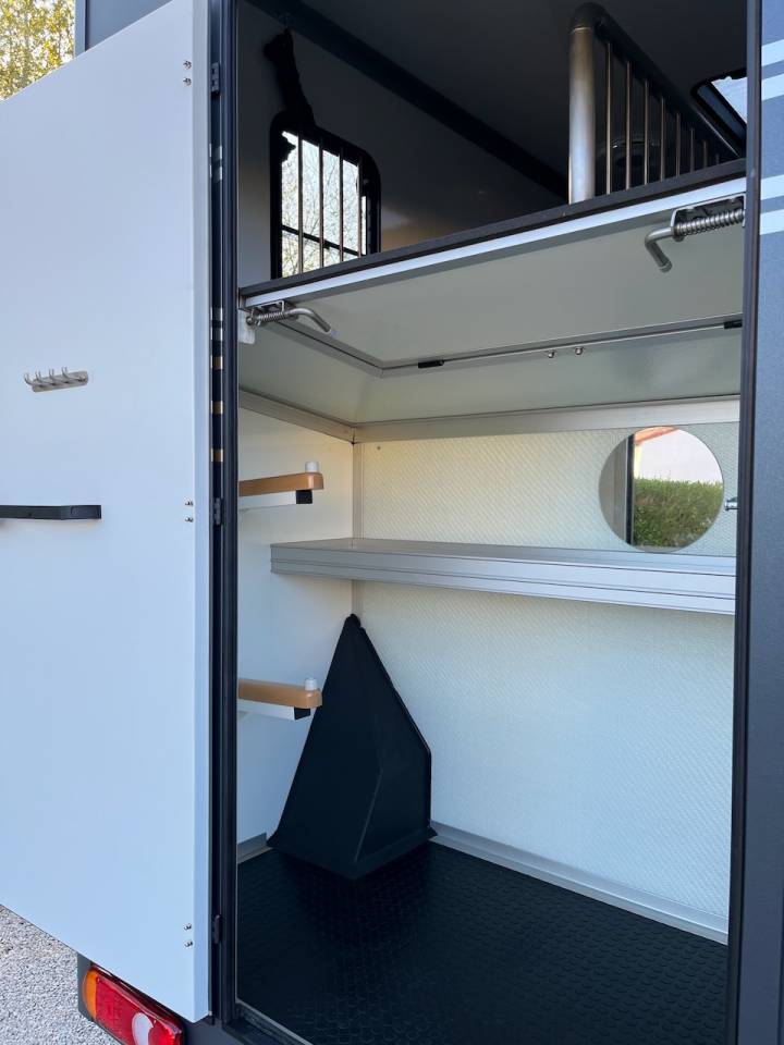 Kleine paardenvrachtwagen (B rijbewijs) Nissan NISSAN INTERSTAR DCI 165 MSG SUPERLIGHT PLUS 2026 Tweedehands