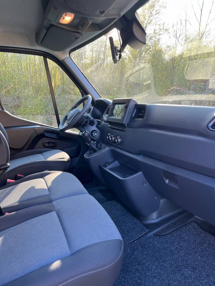 Kleine paardenvrachtwagen (B rijbewijs) Nissan NISSAN INTERSTAR DCI 165 MSG SUPERLIGHT PLUS 2026 Tweedehands