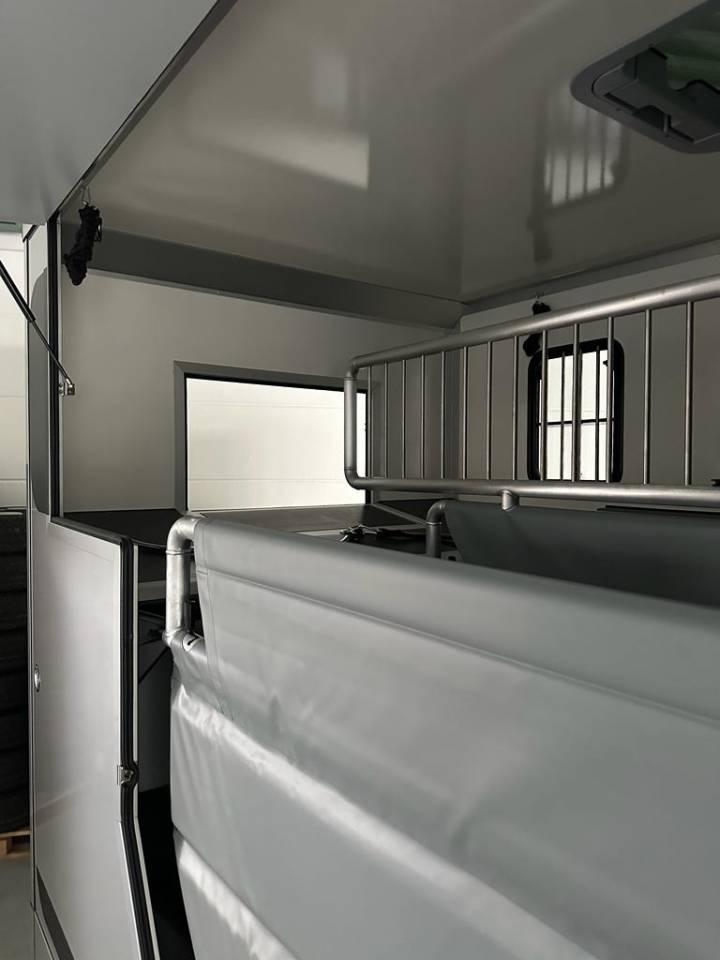 Kleine paardenvrachtwagen (B rijbewijs) Nissan NISSAN INTERSTAR 165 MSG LIGHT 5S 2026 Nieuw