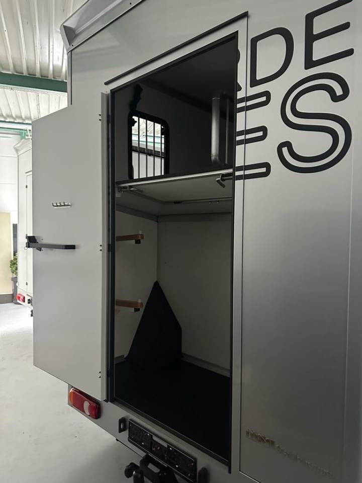 Kleine paardenvrachtwagen (B rijbewijs) Nissan NISSAN INTERSTAR 165 MSG LIGHT 5S 2026 Nieuw