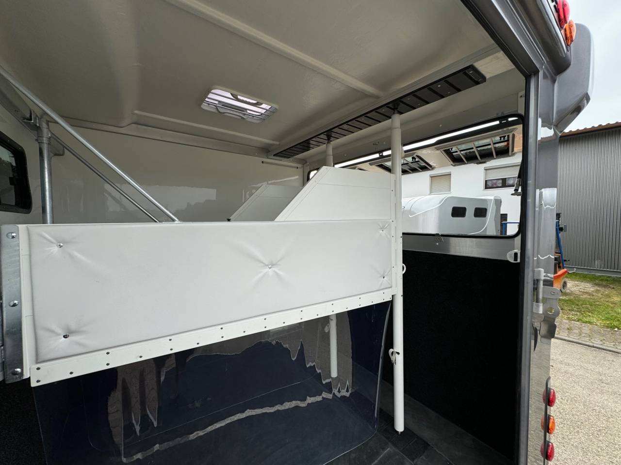 Paardentrailer Anka REMORQUE ANKA 3 CHEVAUX & GRAND HOME CAR 2026 Nieuw