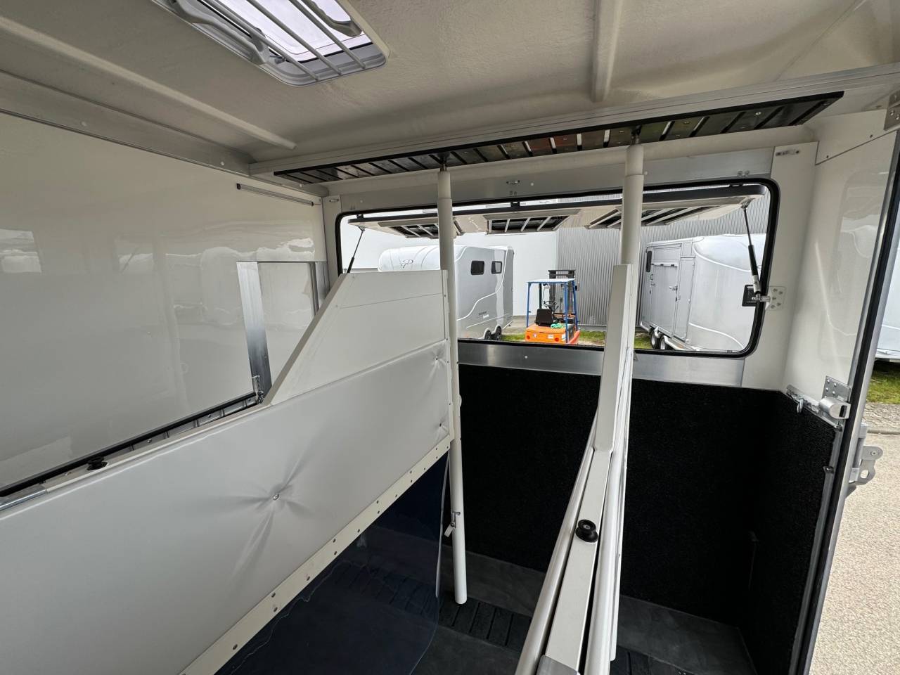 Paardentrailer Anka REMORQUE ANKA 3 CHEVAUX & GRAND HOME CAR 2026 Nieuw