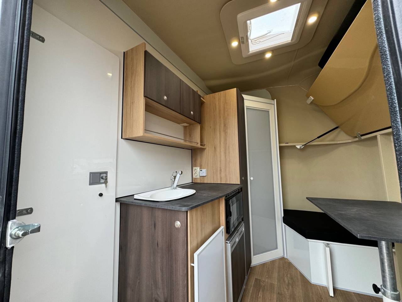Paardentrailer Anka REMORQUE ANKA 3 CHEVAUX & HOME CAR 2026 Nieuw