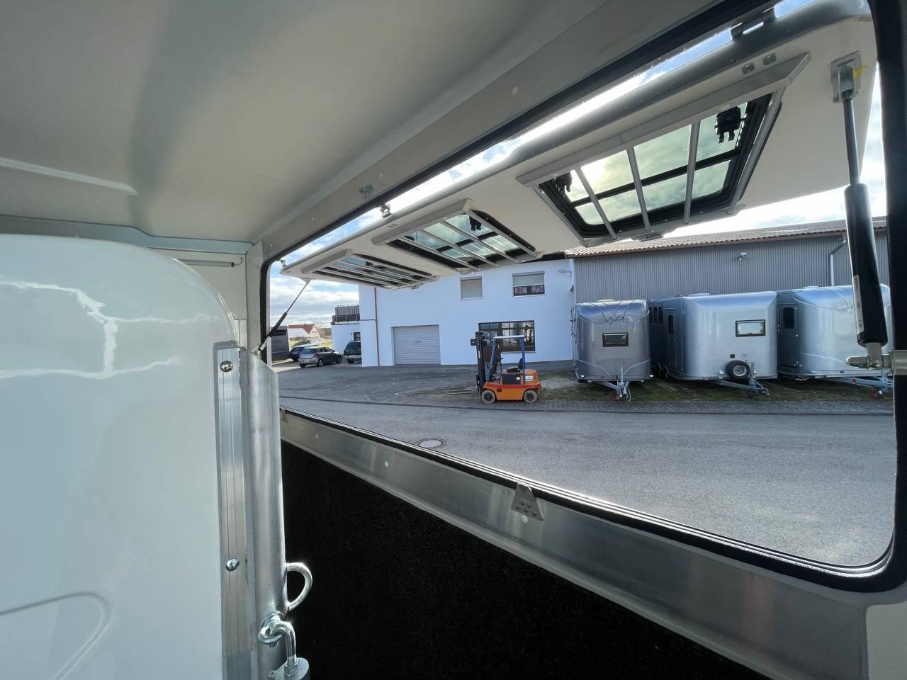 Paardentrailer Anka REMORQUE ANKA 3 CHEVAUX & SELLERIE 2026 Nieuw