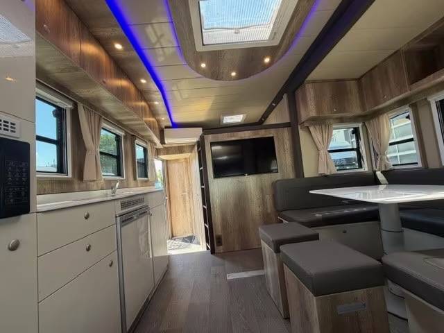 Zware paardenvrachtwagen (groot rijbewijs) Man MAN TGM 18.320 ANKA POP OUT 2022 Tweedehands