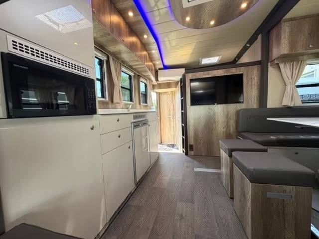Zware paardenvrachtwagen (groot rijbewijs) Man MAN TGM 18.320 ANKA POP OUT 2022 Tweedehands
