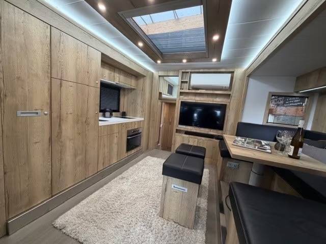 Zware paardenvrachtwagen (groot rijbewijs) HTI SCANIA S450 HTI PROFESSIONAL DOUBLE POP OUT & POP  2023 Tweedehands