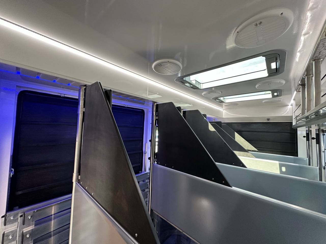 Zware paardenvrachtwagen (groot rijbewijs) HTI SCANIA S450 HTI PROFESSIONAL DOUBLE POP OUT & POP  2023 Tweedehands