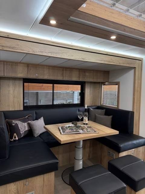 Zware paardenvrachtwagen (groot rijbewijs) HTI SCANIA S450 HTI PROFESSIONAL DOUBLE POP OUT & POP  2023 Tweedehands
