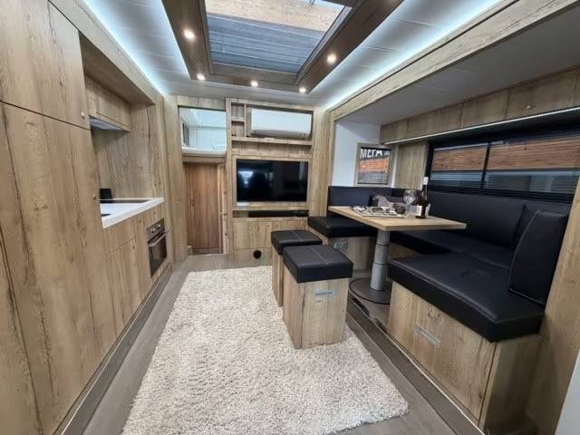Zware paardenvrachtwagen (groot rijbewijs) HTI SCANIA S450 HTI PROFESSIONAL DOUBLE POP OUT & POP  2023 Tweedehands
