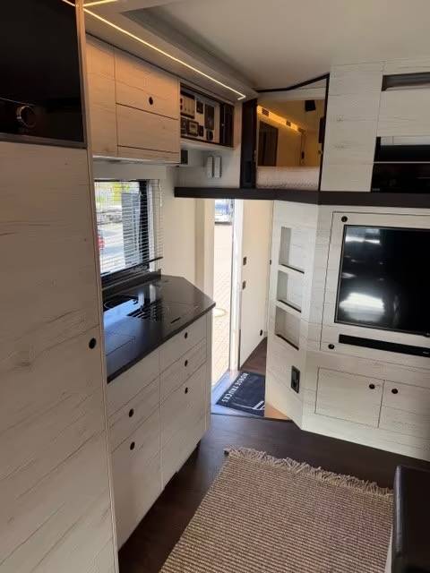 Zware paardenvrachtwagen (groot rijbewijs) Mercedes MERCEDES-BENZ ACTROS 2651 KRISMAR EXCLUSIV POP OUT 2021 Tweedehands