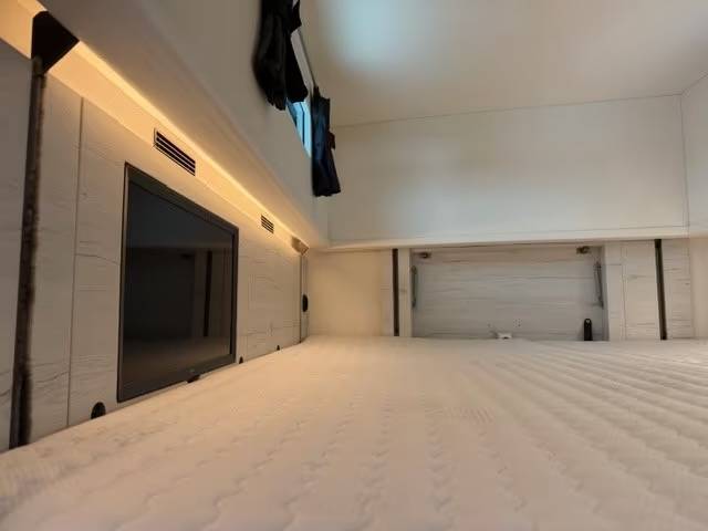 Zware paardenvrachtwagen (groot rijbewijs) Mercedes MERCEDES-BENZ ACTROS 2651 KRISMAR EXCLUSIV POP OUT 2021 Tweedehands