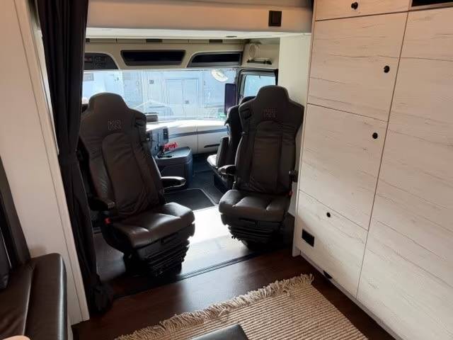 Zware paardenvrachtwagen (groot rijbewijs) Mercedes MERCEDES-BENZ ACTROS 2651 KRISMAR EXCLUSIV POP OUT 2021 Tweedehands