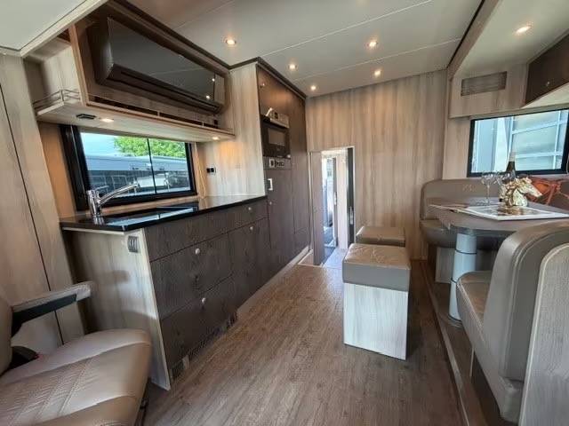 Zware paardenvrachtwagen (groot rijbewijs) Volvo VOLVO FH 500 ROELOFSEN RR6 POP OUT & PUSH UP 2016 Tweedehands