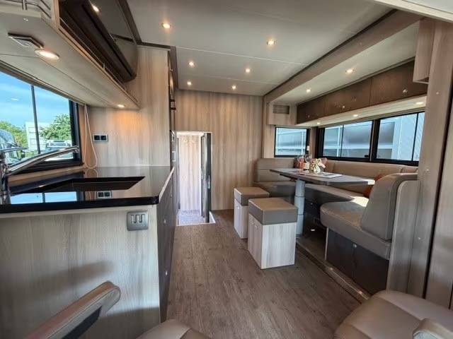 Zware paardenvrachtwagen (groot rijbewijs) Volvo VOLVO FH 500 ROELOFSEN RR6 POP OUT & PUSH UP 2016 Tweedehands