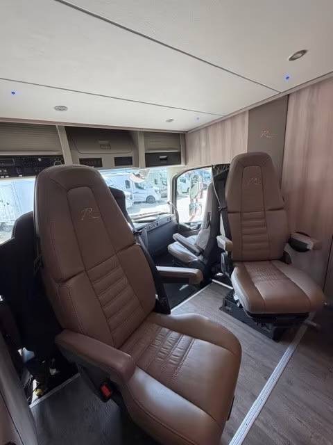 Zware paardenvrachtwagen (groot rijbewijs) Volvo VOLVO FH 500 ROELOFSEN RR6 POP OUT & PUSH UP 2016 Tweedehands