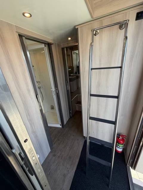 Zware paardenvrachtwagen (groot rijbewijs) Volvo VOLVO FH 500 ROELOFSEN RR6 POP OUT & PUSH UP 2016 Tweedehands