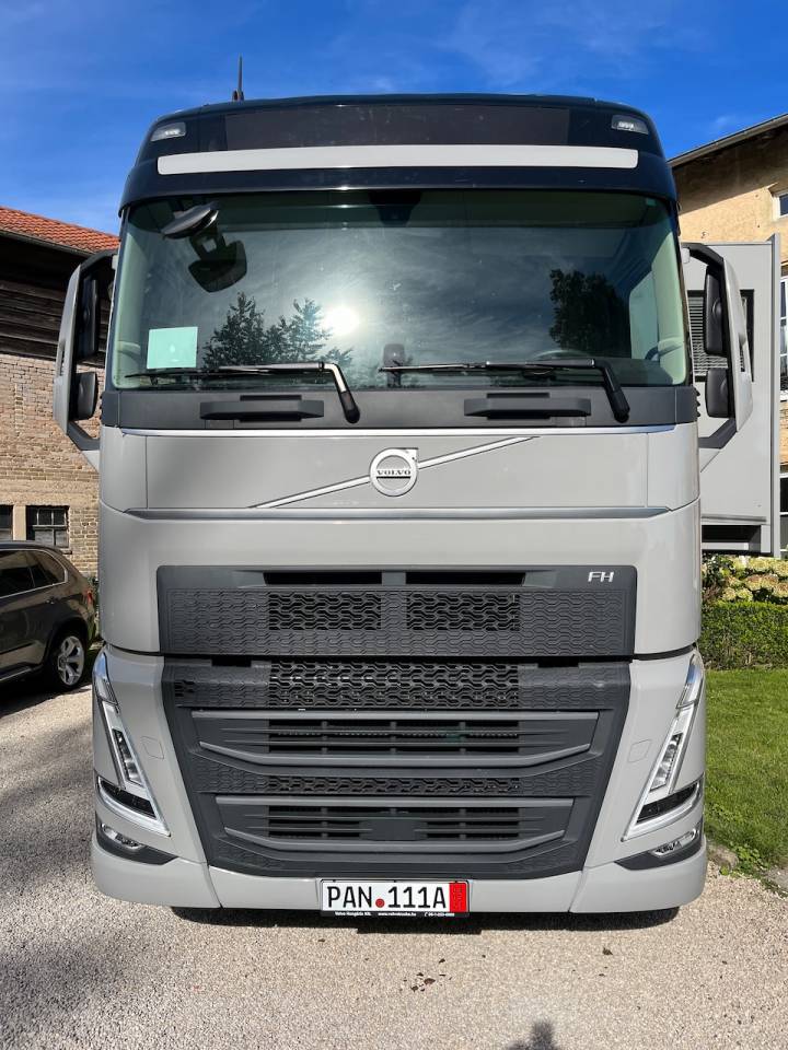 Zware paardenvrachtwagen (groot rijbewijs) HTI VOLVO FH 500 HTI PROFESSIONAL 6 2023 Tweedehands
