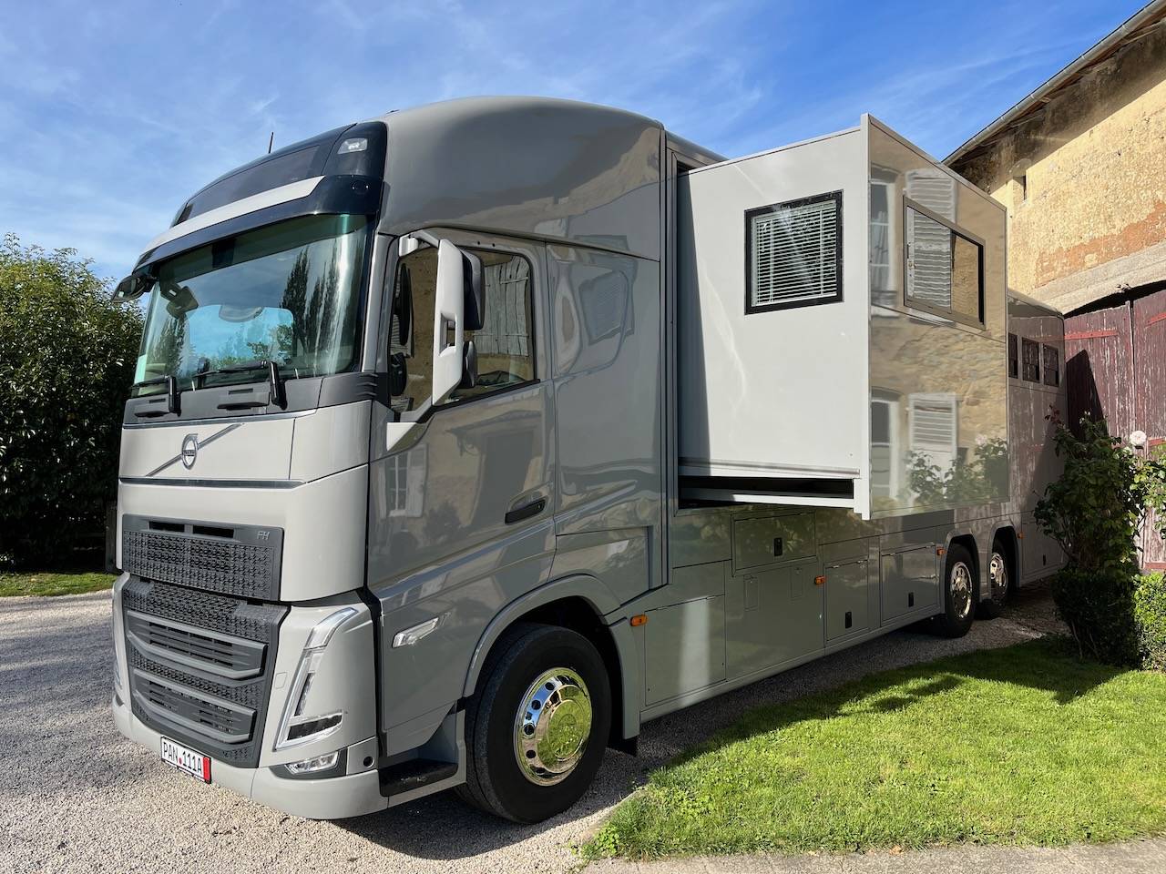 Zware paardenvrachtwagen (groot rijbewijs) HTI VOLVO FH 500 HTI PROFESSIONAL 6 2023 Tweedehands