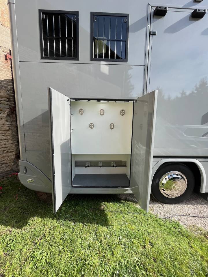 Zware paardenvrachtwagen (groot rijbewijs) HTI VOLVO FH 500 HTI PROFESSIONAL 6 2023 Tweedehands