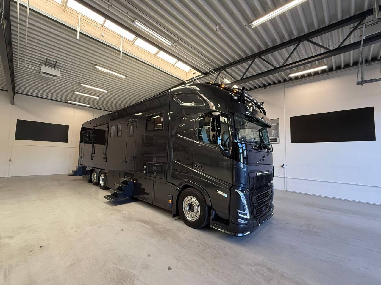 Zware paardenvrachtwagen (groot rijbewijs) Volvo VOLVO FH 500 NF 8 HORSES 2025 Tweedehands