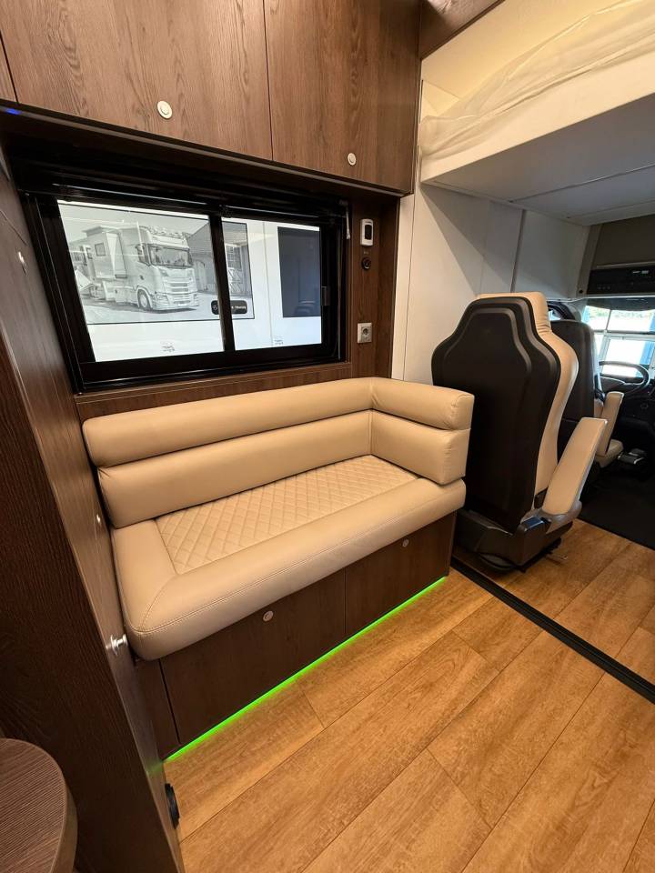 Zware paardenvrachtwagen (groot rijbewijs) Volvo VOLVO FH 500 NF 8 HORSES 2025 Tweedehands
